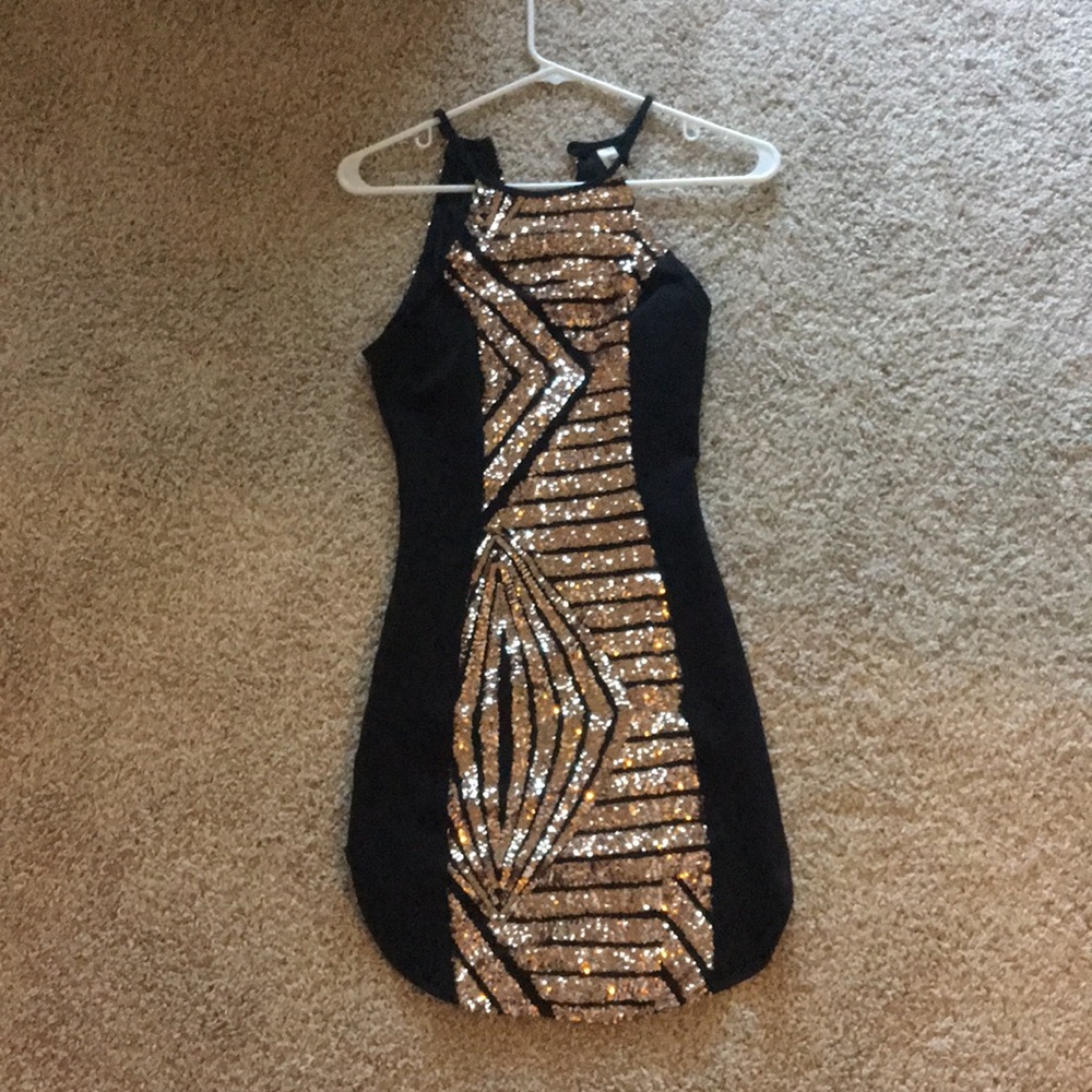 Black fitted dress with a copper color sequins